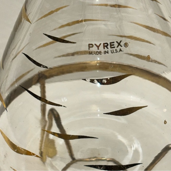 Vintage Pyrex Gold Wave 10 cup coffee carafe with warming stand - Picture 3 of 12